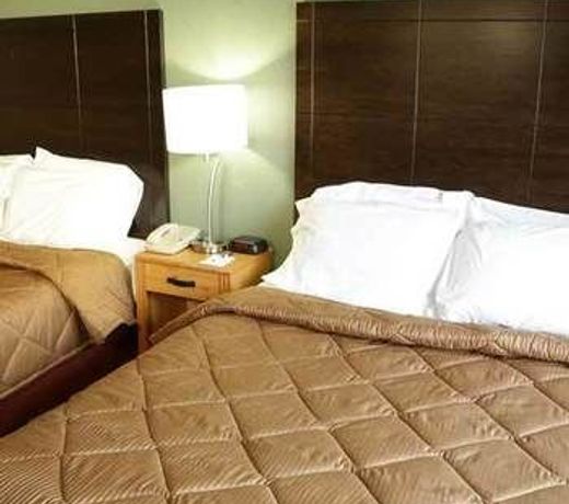 Boarders Inn And Suites