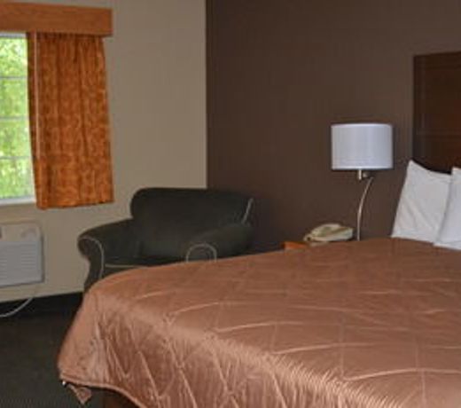 Boarders Inn And Suites