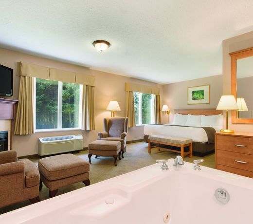Days Inn & Suites by Wyndham Thunder Bay