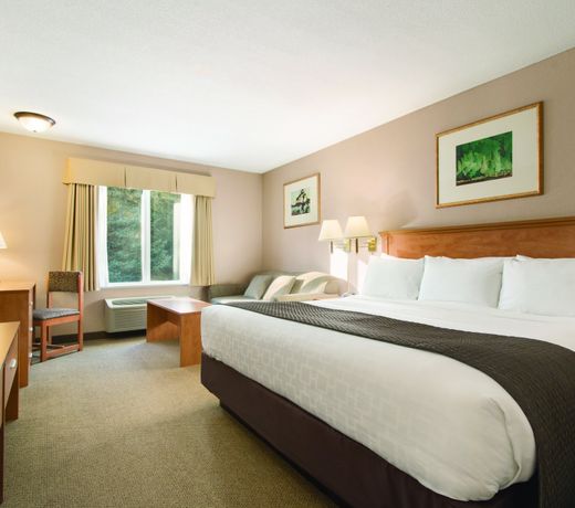 Days Inn & Suites by Wyndham Thunder Bay