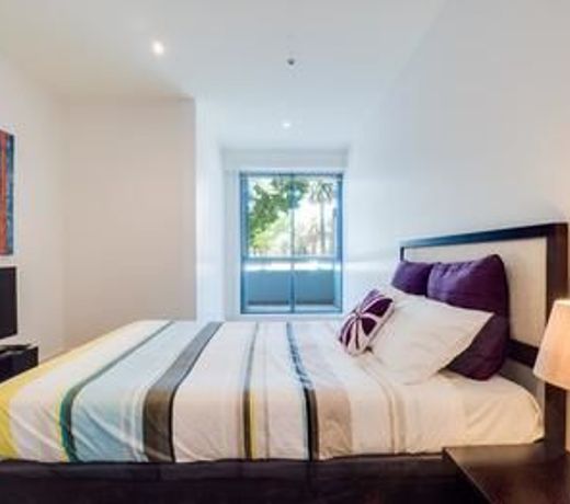 Waterfront (Yarra St) by Gold Star Stays