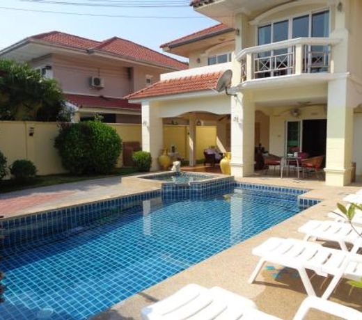 NearBy Hotel