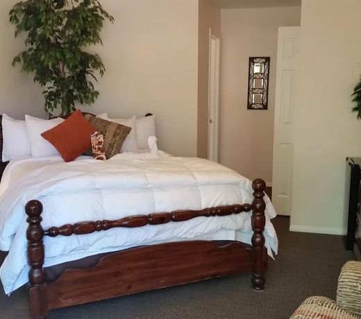 Whispering Creek Bed & Breakfast