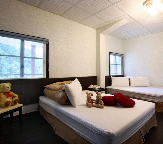 Fenchihu Street Hotel