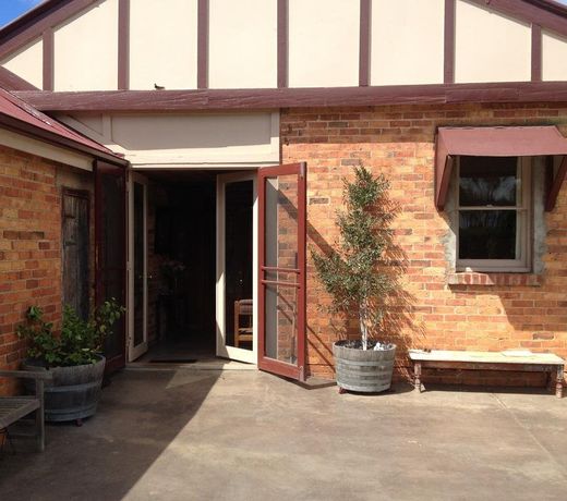 Pierrepoint Accommodation