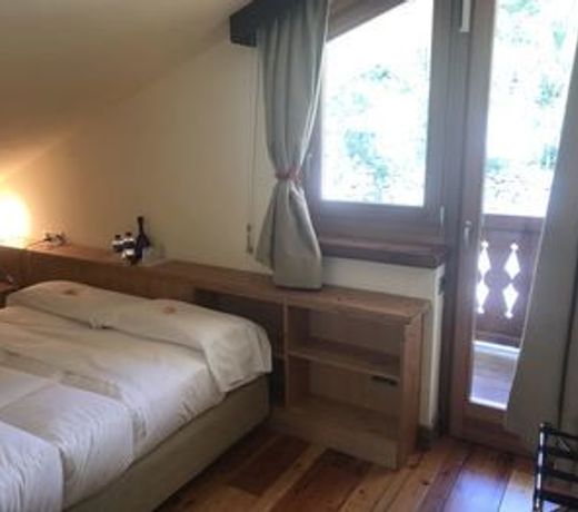 Shatush Hotel