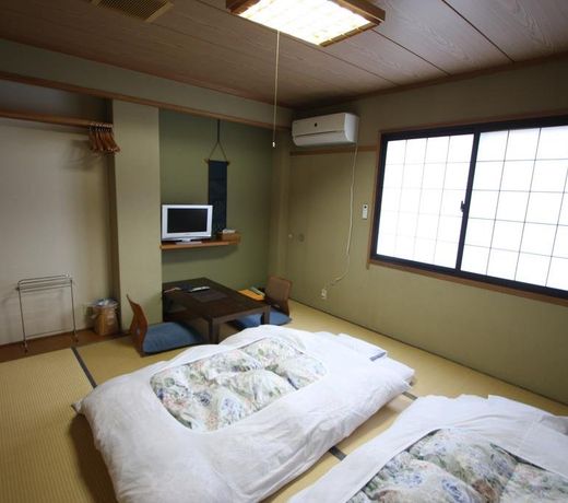 Nozawa Onsen Azegamikan