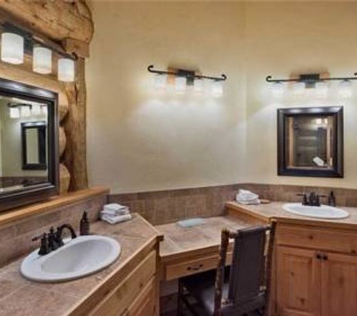 Panorama Lodge South: Custom Log Home with Views, Hot Tub and Elevator (4BR)