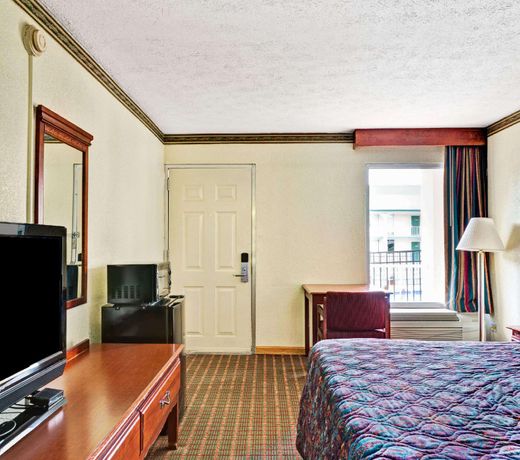 Super 8 by Wyndham McDonough GA