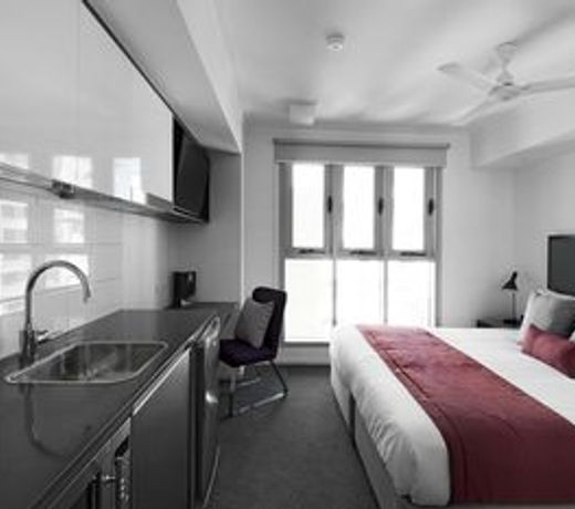 H on Mitchell Apartment Hotel