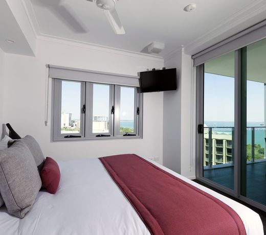 H on Mitchell Apartment Hotel