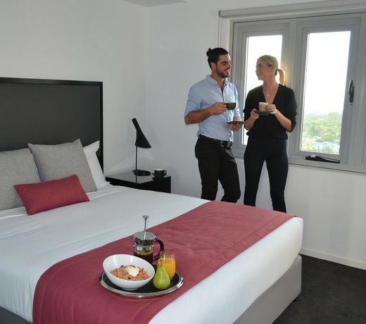 H on Mitchell Apartment Hotel