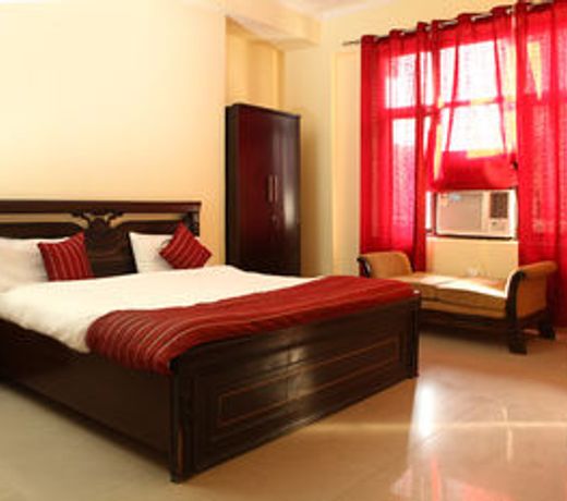 OYO 555 Hotel Mourya