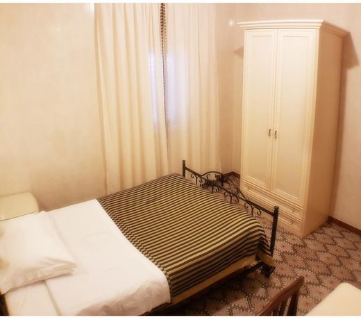 Hotel Pisani
