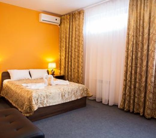 HOTEL 19