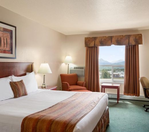 Grande Cache Inn & Suites