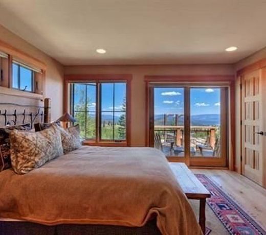Glacier Luxury Lodge