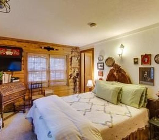Lucky Tree Cabin