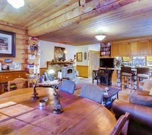 Lucky Tree Cabin