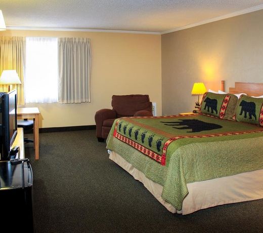 Yellowstone Pioneer Lodge