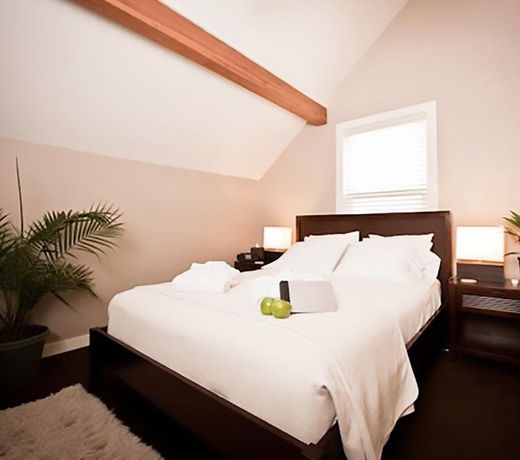 Bird Rock Hotel