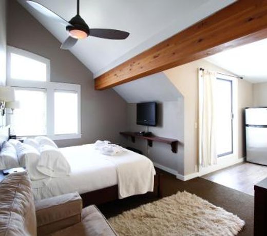 Bird Rock Hotel