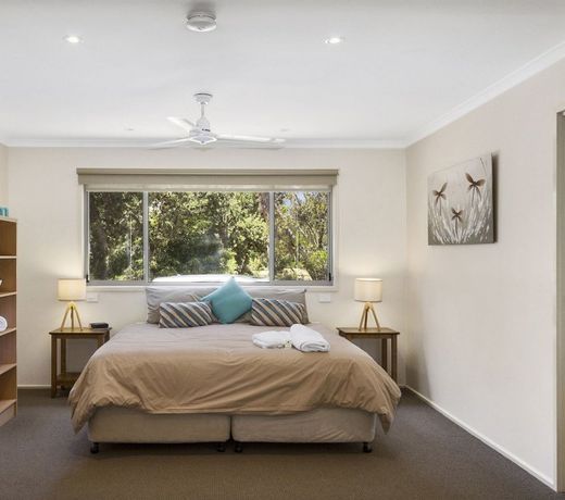 Waterfront Retreat At Wattle Point