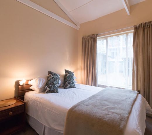 Inyathi Guest Lodge & Self Catering Chalets