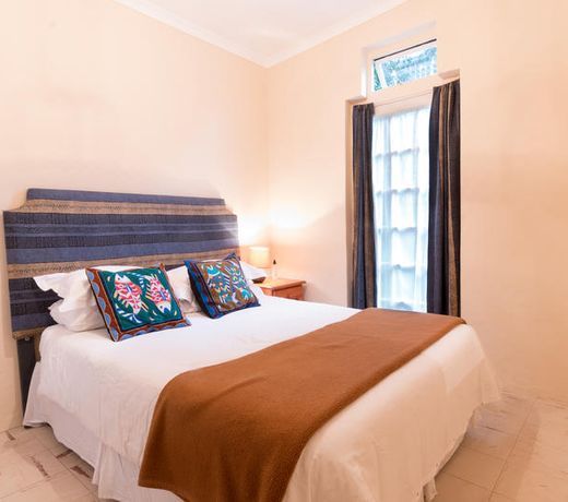 Inyathi Guest Lodge & Self Catering Chalets