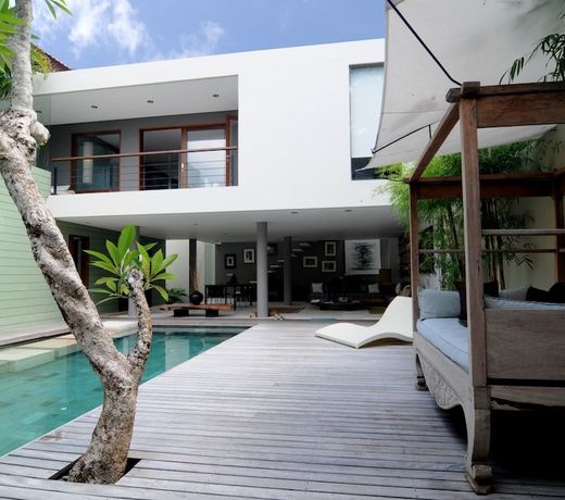 Villa Rio - Contemporary 2BR Villa in Downtown Seminyak