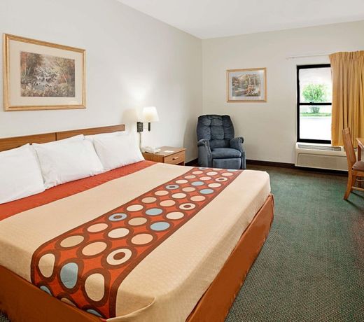Super 8 by Wyndham Hampshire IL