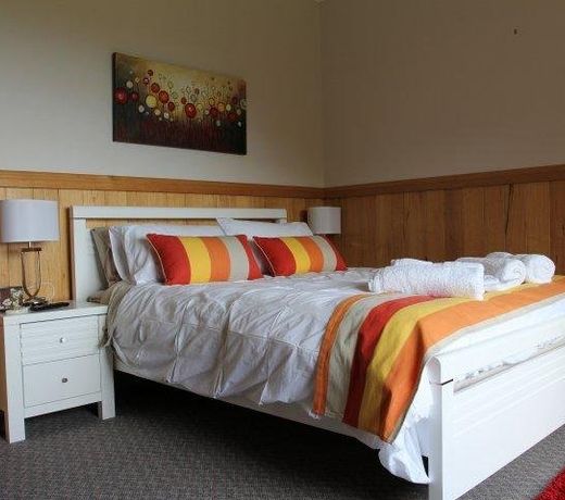Waratah Lodge