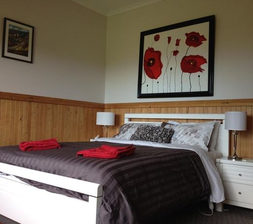Waratah Lodge