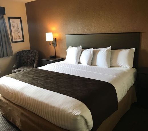 AmericInn by Wyndham West Bend