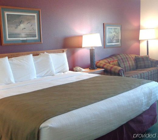 AmericInn by Wyndham Madison SD