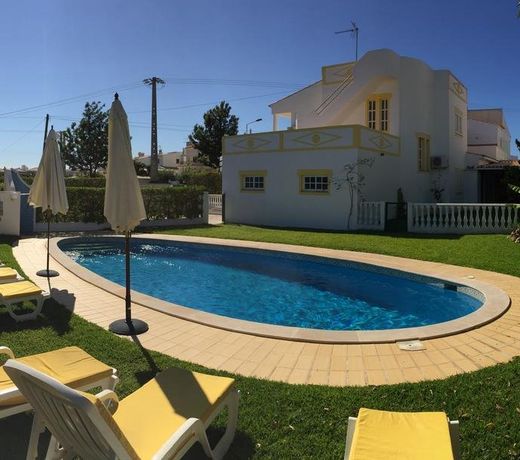 Villa Roja Pe