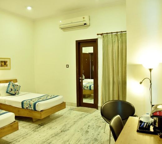 Hotel Yulia- Le Amour Inn