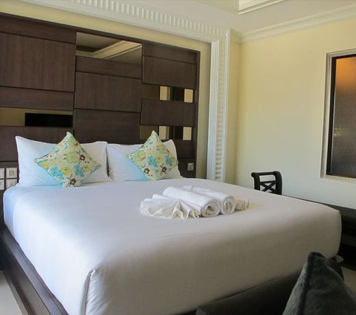 March Hotel