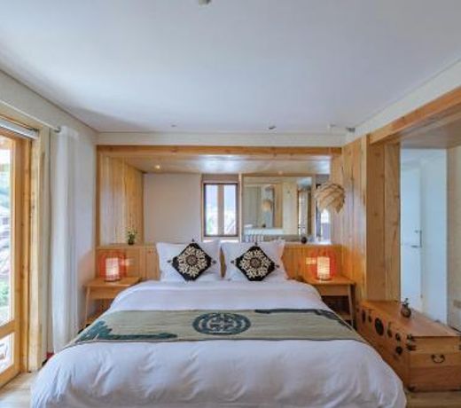 Arro Khampa by Zinc Journey Lijiang