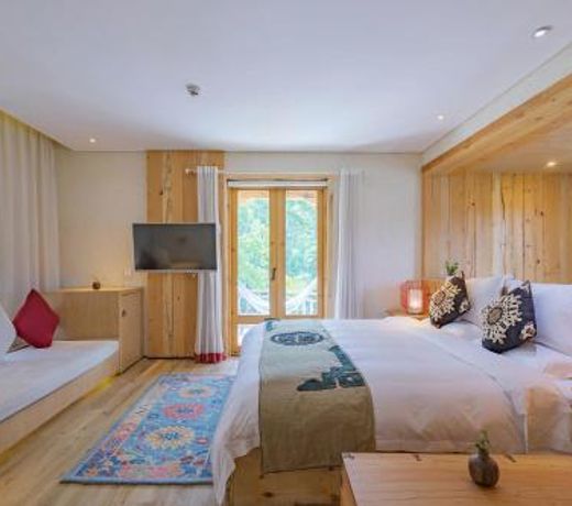 Arro Khampa by Zinc Journey Lijiang