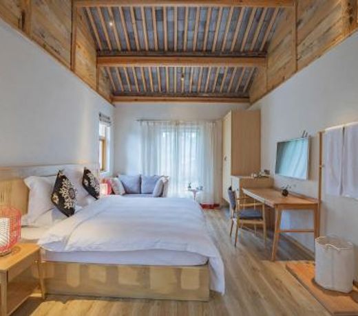 Arro Khampa by Zinc Journey Lijiang