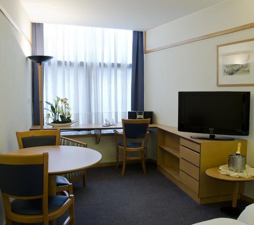 VIP Executive Eden Aparthotel