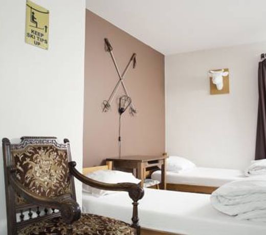 1861 ChÃ¢tel Hostel