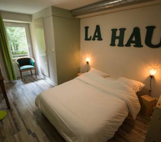 1861 ChÃ¢tel Hostel