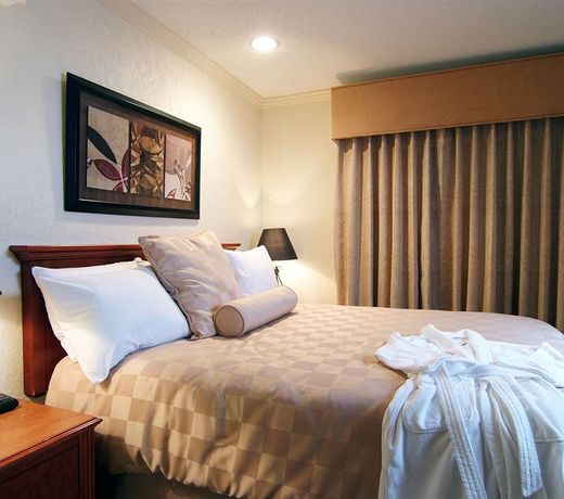 Cloverleaf Suites Baton Rouge