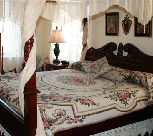 Esperanza Mansion