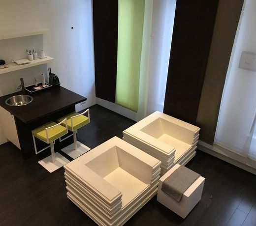 B&B Home FEEK