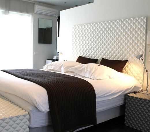 B&B Home FEEK