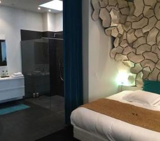 B&B Home FEEK