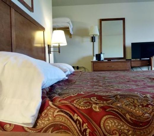 Madelia Hotel & Suites